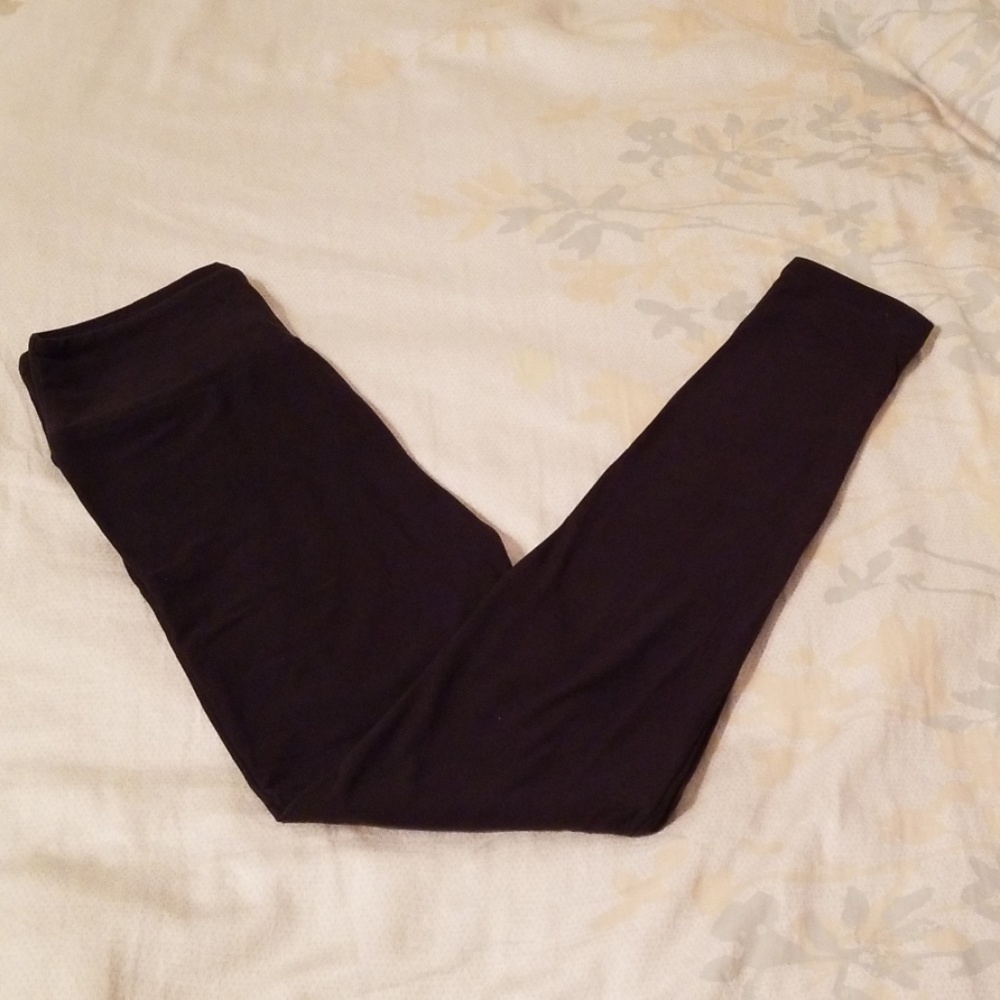 NEW Lularoe solid black leggings One Size OS